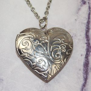 Stainless steel heart shaped photo locket necklace Valentine's day